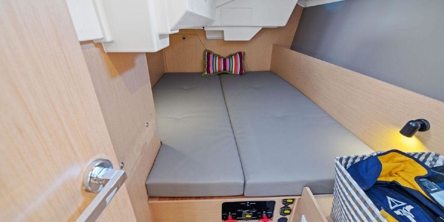 Beneteau Oceanis 38