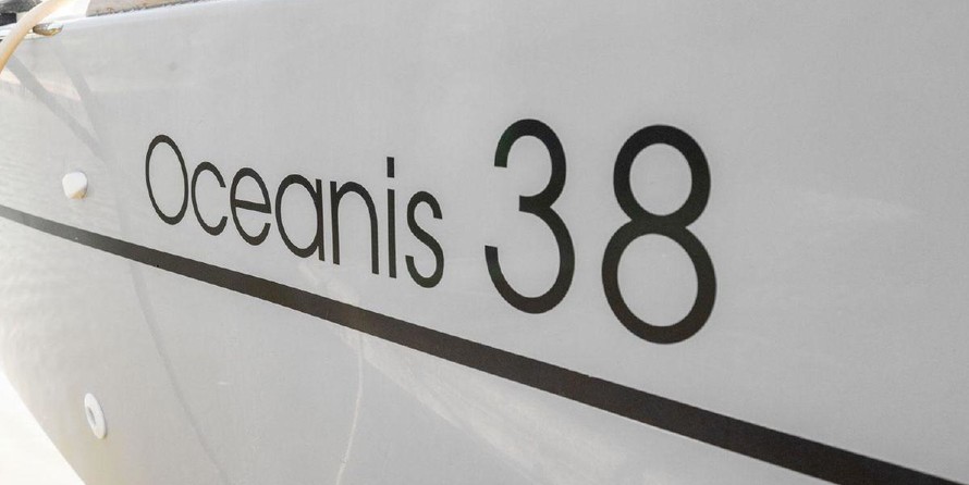 Beneteau Oceanis 38