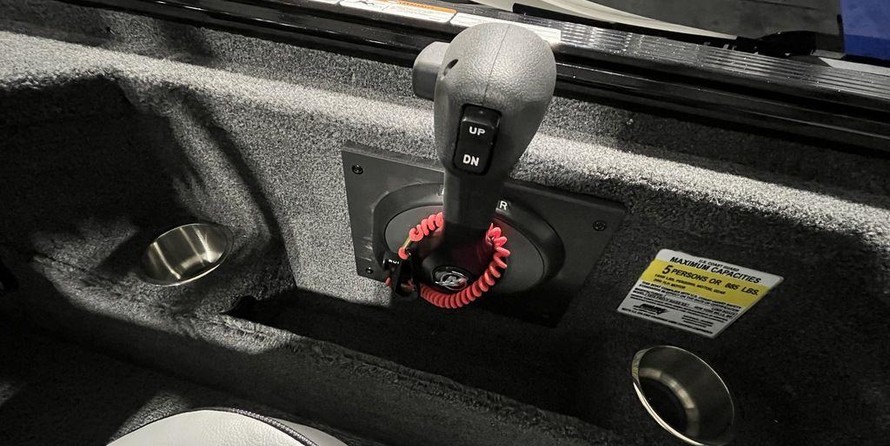 Lund Boats 1875 Pro-V Bass