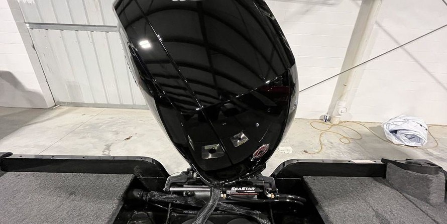 Lund Boats 1875 Pro-V Bass