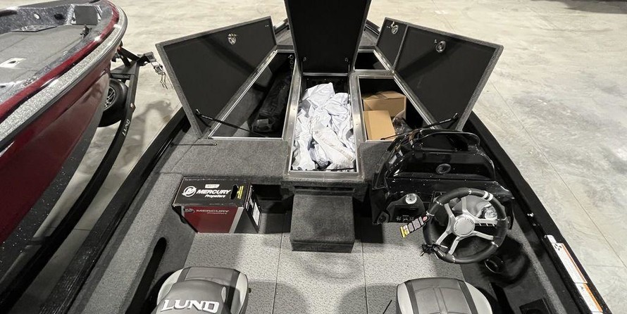 Lund Boats 1875 Pro-V Bass