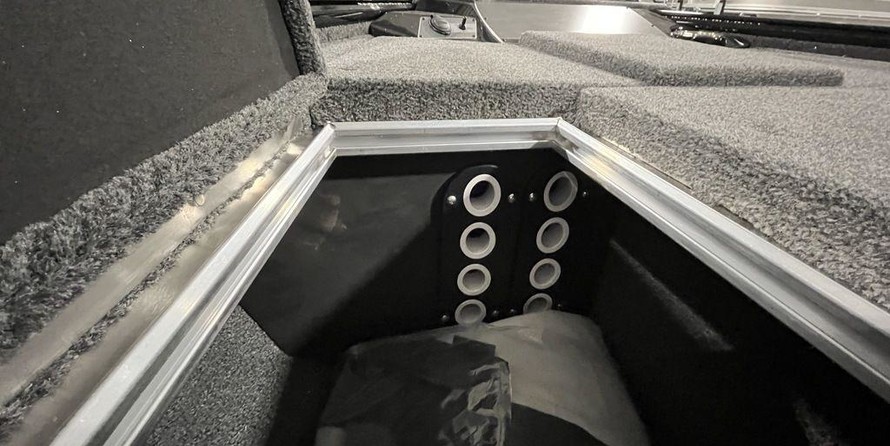 Lund Boats 1875 Pro-V Bass