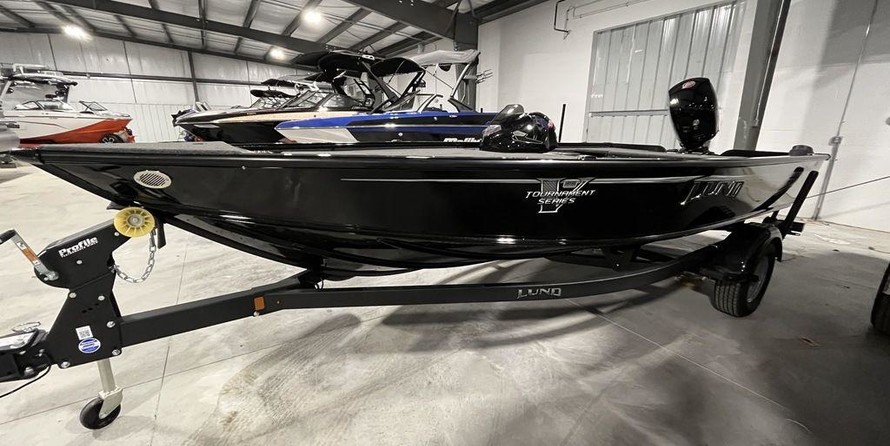 Lund Boats 1875 Pro-V Bass