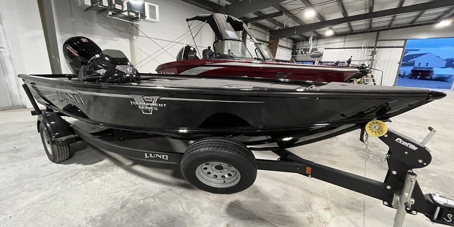 Lund Boats 1875 Pro-V Bass