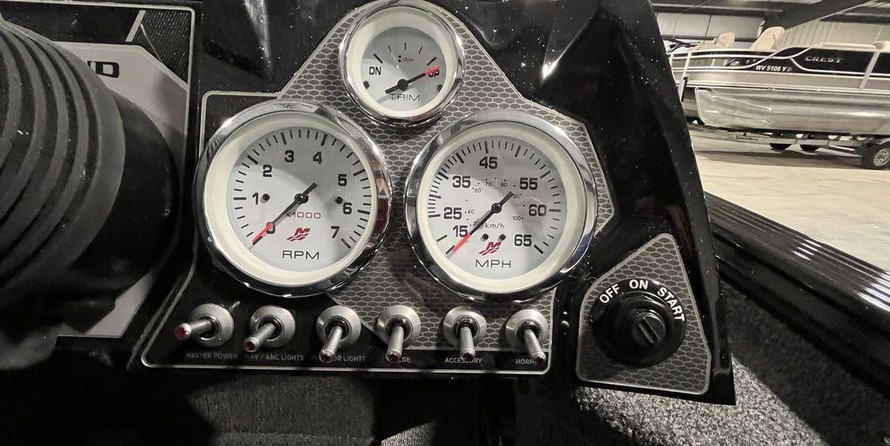 Lund Boats 1875 Pro-V Bass