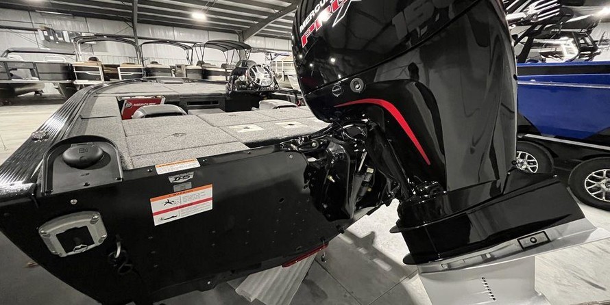 Lund Boats 1875 Pro-V Bass