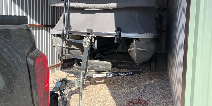 Sun Tracker Party Barge 20 DLX