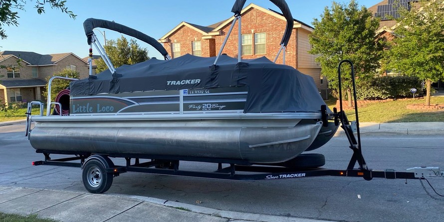 Sun Tracker Party Barge 20 DLX