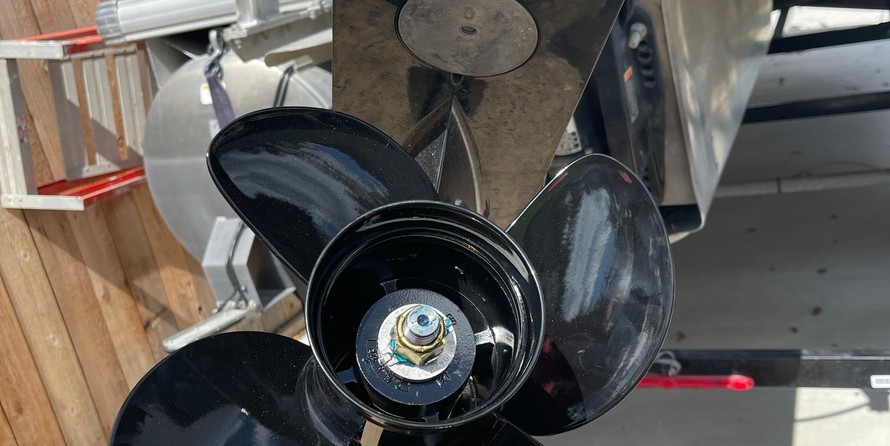 Sun Tracker Party Barge 20 DLX