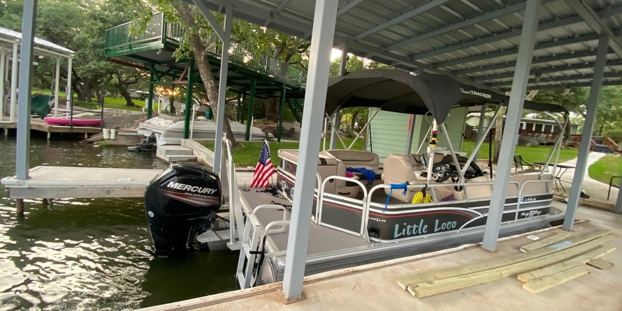 Sun Tracker Party Barge 20 DLX