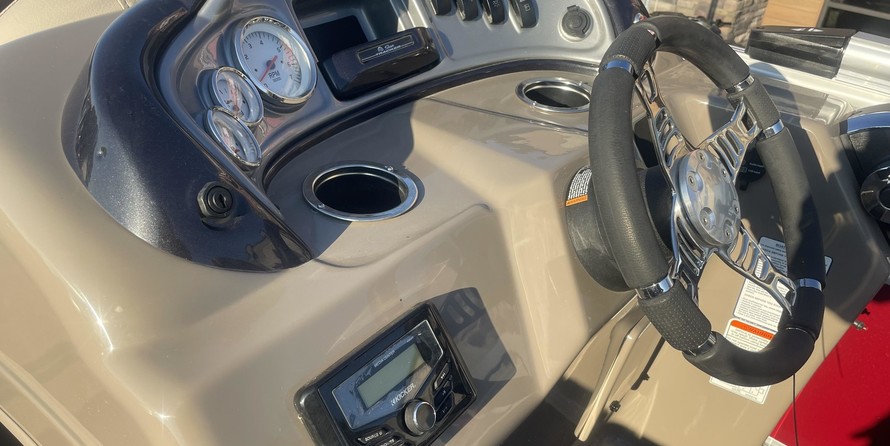 Sun Tracker Fishin Barge 20 DLX