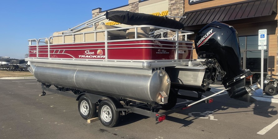 Sun Tracker Fishin Barge 20 DLX