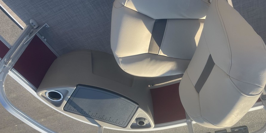 Sun Tracker Fishin Barge 20 DLX