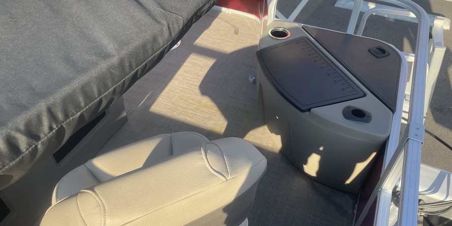 Sun Tracker Fishin Barge 20 DLX