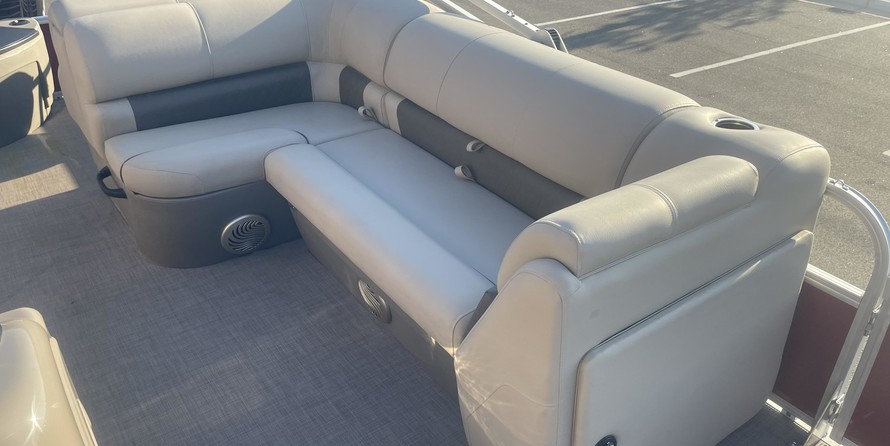 Sun Tracker Fishin Barge 20 DLX