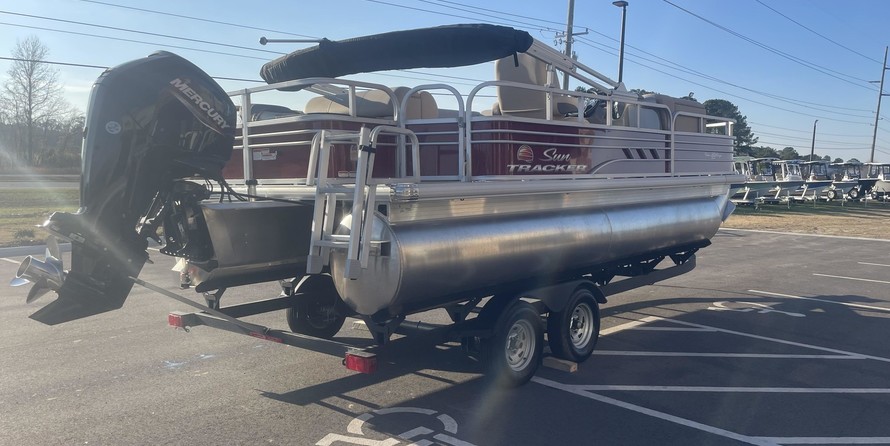 Sun Tracker Fishin Barge 20 DLX