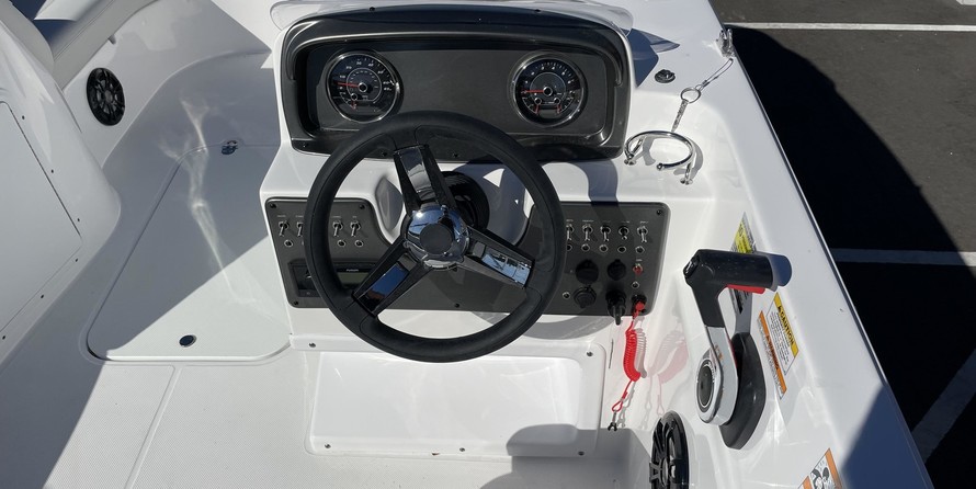 Hurricane 188 sport sundeck