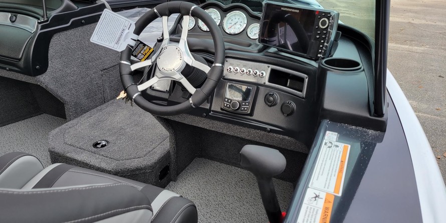 Lund Boats 1875 Crossover XS