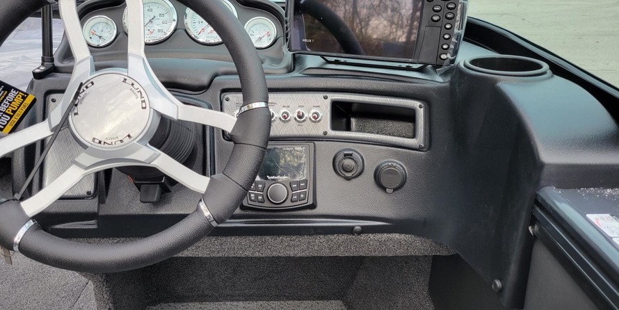 Lund Boats 1875 Crossover XS