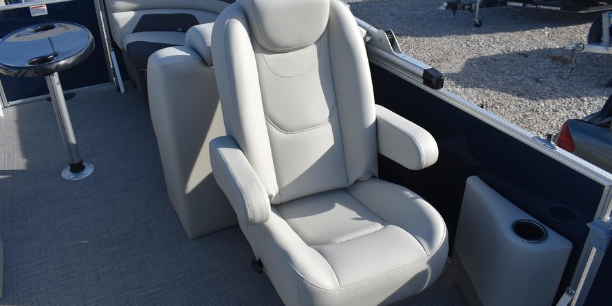 Sunchaser Boats Geneva Cruise 22 LR DH