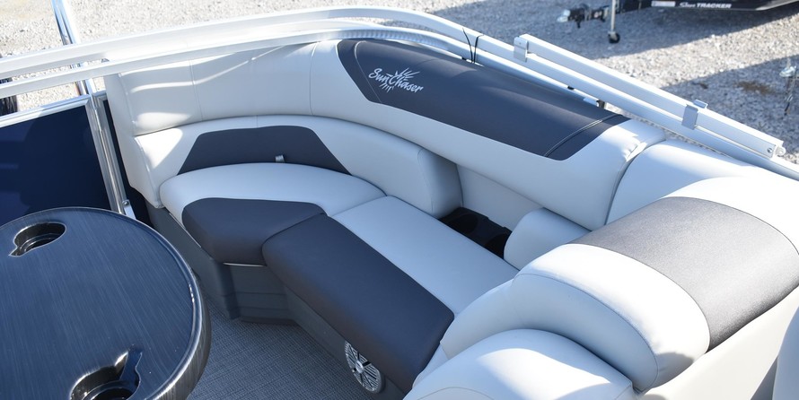 Sunchaser Boats Geneva Cruise 22 LR DH