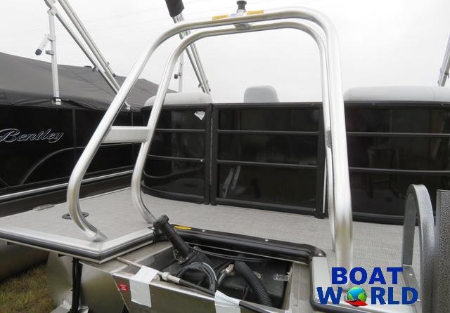 Premier Pontoons Navigator 220