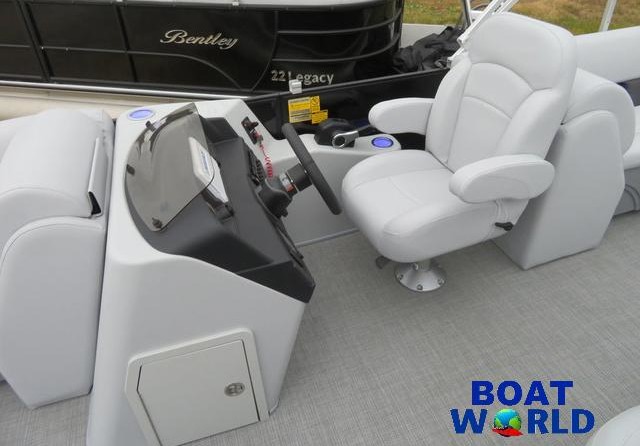 Premier Pontoons Navigator 220