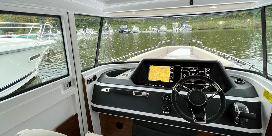 Axopar 28 Cabin
