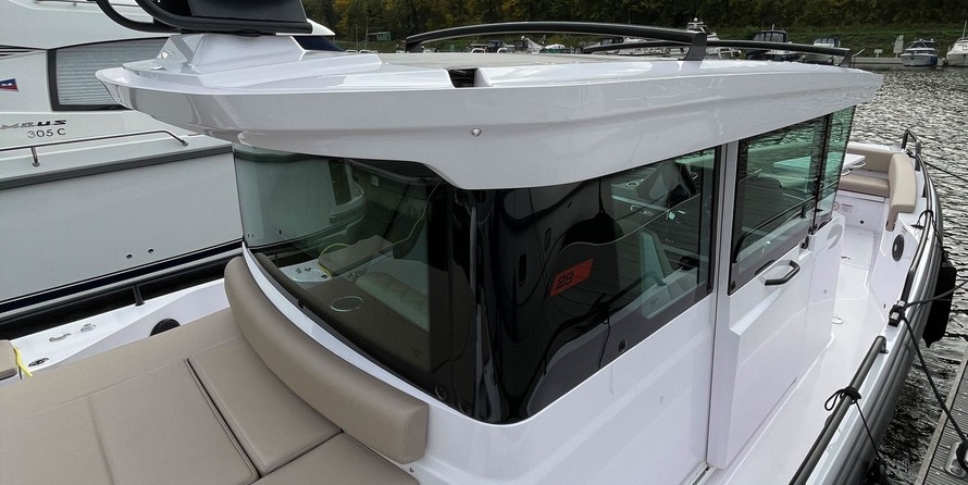 Axopar 28 Cabin