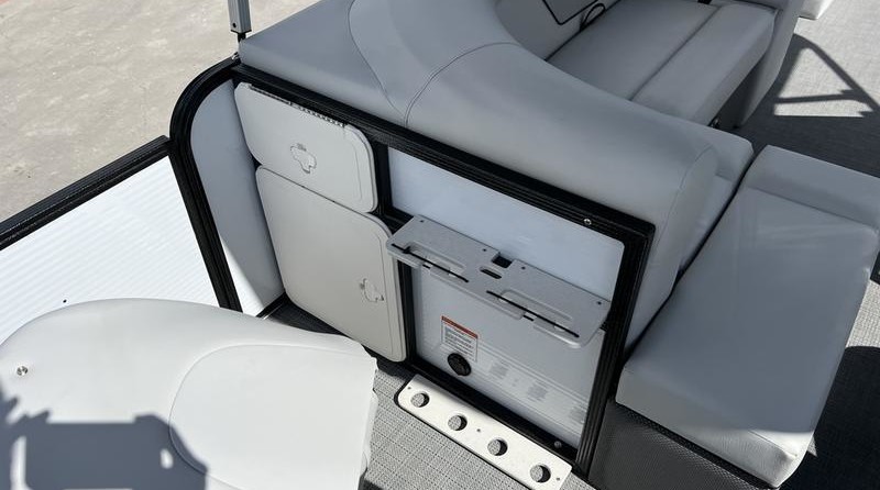 Larson LX 850 Classic SF