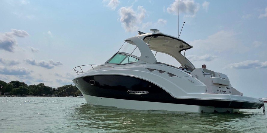 Chaparral 330 Signature