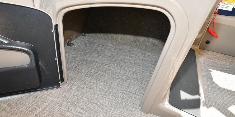 Sun Tracker Fishin Barge 22 DLX