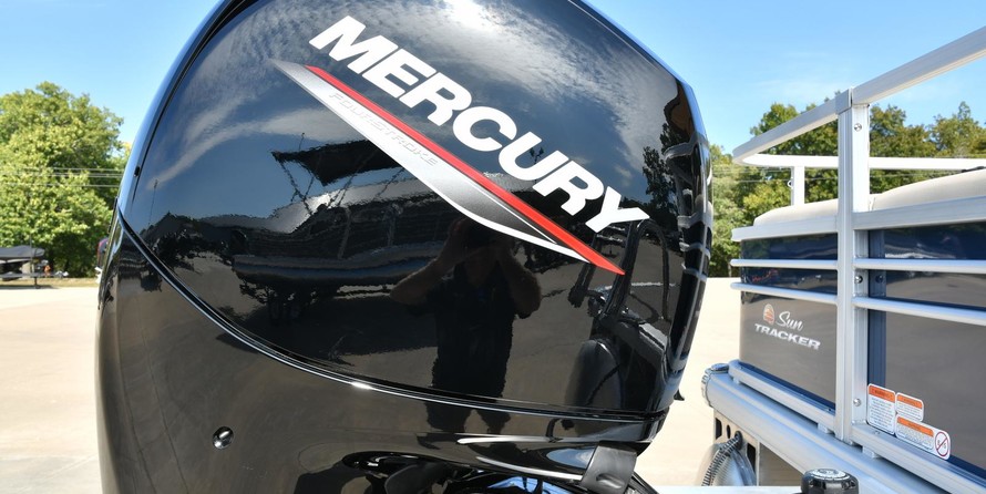 Sun Tracker Fishin Barge 22 DLX