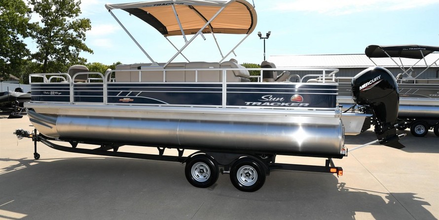 Sun Tracker Fishin Barge 22 DLX