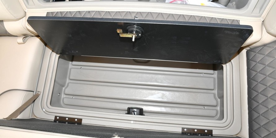 Sun Tracker Fishin Barge 22 DLX