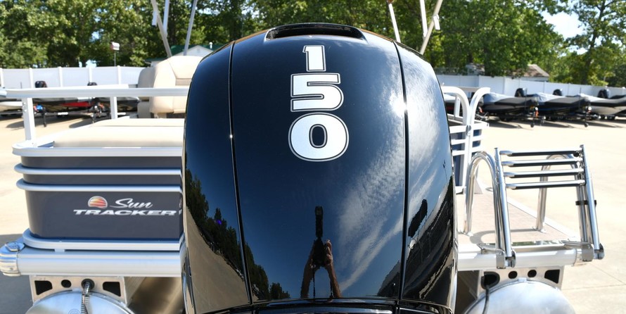 Sun Tracker Fishin Barge 22 DLX