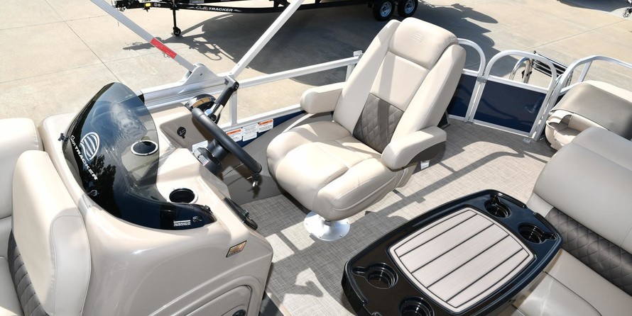 Sun Tracker Fishin Barge 22 DLX