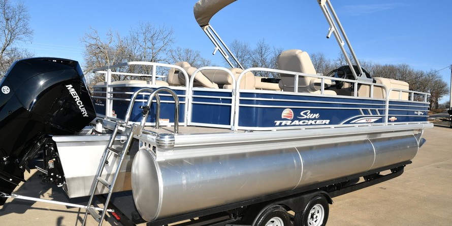 Sun Tracker Fishin Barge 22 XP3