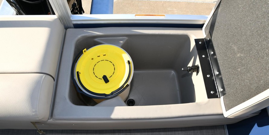 Sun Tracker Fishin Barge 22 XP3