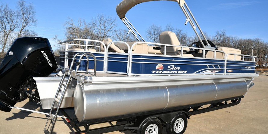 Sun Tracker Fishin Barge 22 XP3