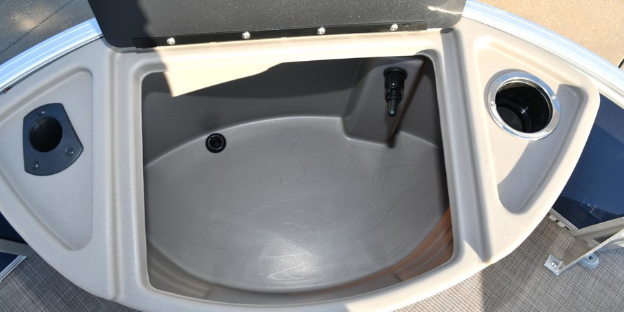 Sun Tracker Fishin Barge 22 XP3