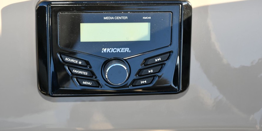 Sun Tracker Fishin Barge 22 XP3