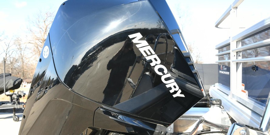 Sun Tracker Fishin Barge 22 XP3