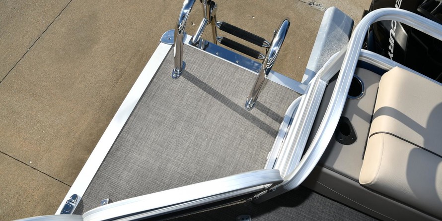 Sun Tracker Fishin Barge 22 XP3