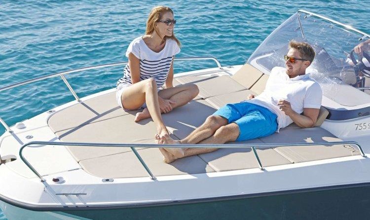 Quicksilver Activ 755 Sundeck