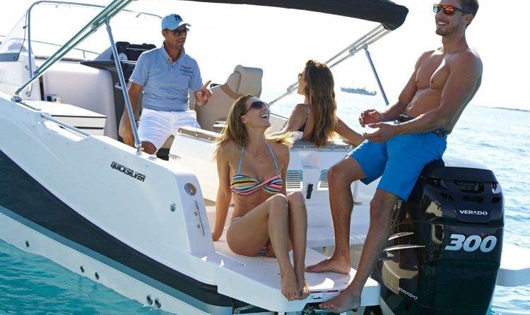 Quicksilver Activ 755 Sundeck