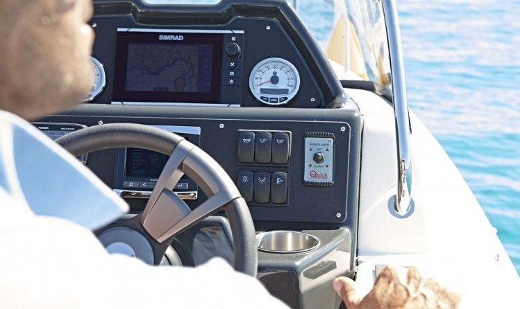 Quicksilver Activ 755 Sundeck
