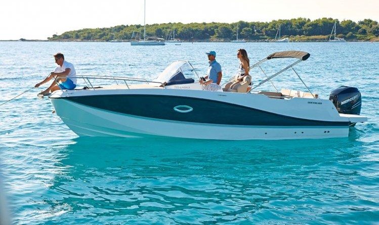 Quicksilver Activ 755 Sundeck