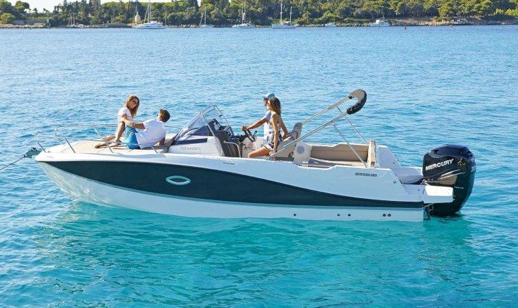 Quicksilver Activ 755 Sundeck