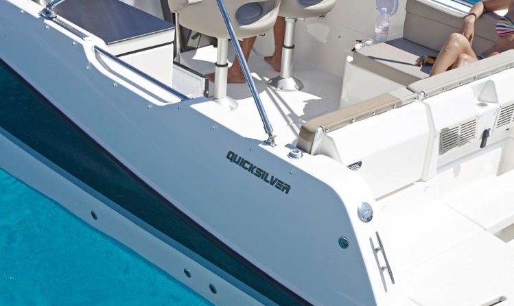 Quicksilver Activ 755 Sundeck